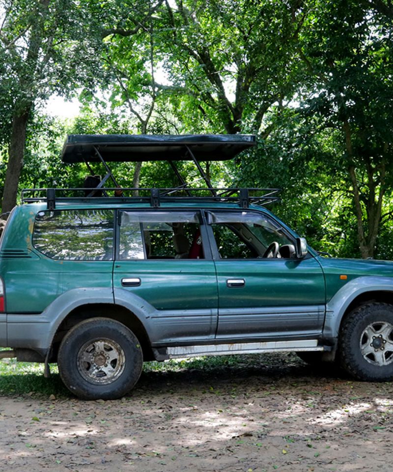 toyota-land-cruiser-tx-with-pop-up-roof-car-rental-in-rwanda