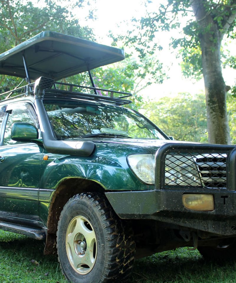 toyota-land-cruiser-v8-with-pop-up-roof