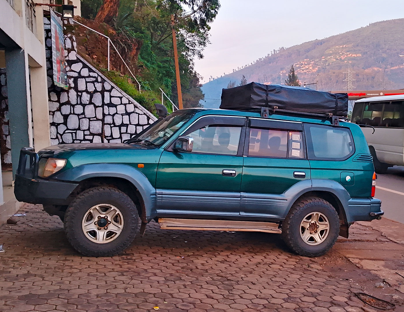 4×4-toyota-land-cruiser-tx-tz-for-hire-in-rwanda-with-car-rental-in-rwanda 4x4-toyota-land-cruiser-tx-tz-for-hire-in-rwanda-with-car-rental-in-rwanda