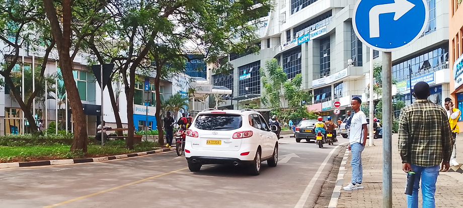 self-drive-car-hire-rwanda-road-trip